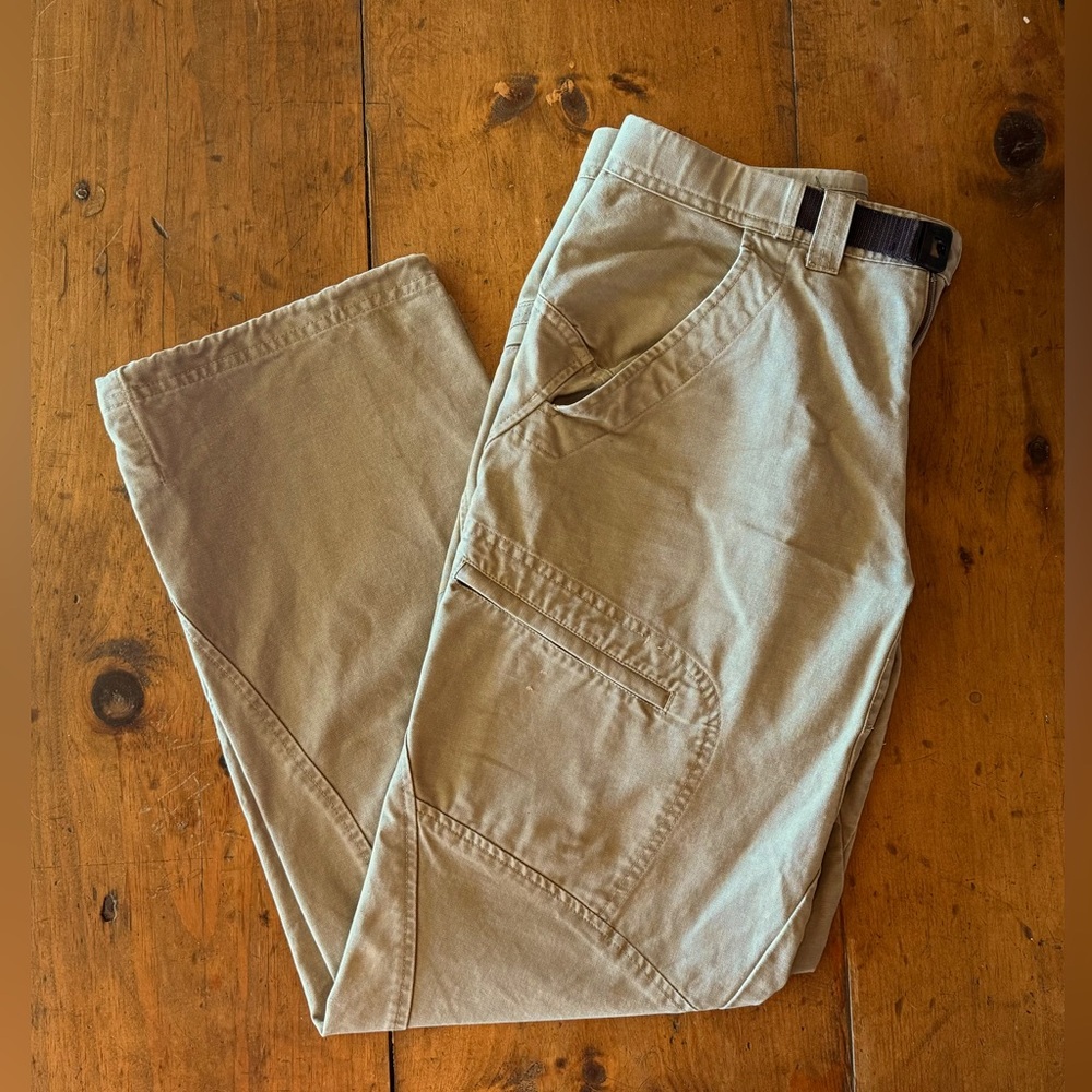 Mountain Hardwear- Men’s cotton pants, khaki, size medium. Great Shape,See Pics!